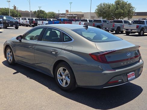 Used 2023 Hyundai Sonata SE FWD image 3