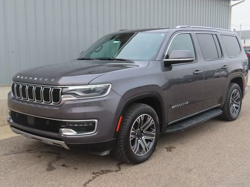Used 2022 Jeep Wagoneer Series III w/ Rear Seat Video Group 1 AWD/4WD image 5