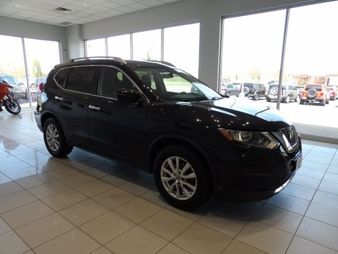 Used 2018 Nissan Rogue SV FWD image 3