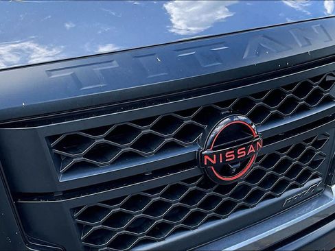Used 2023 Nissan Titan PRO-4X w/ Pro-4x Convenience Package AWD/4WD image 30