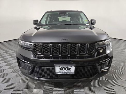 Used 2023 Jeep Grand Cherokee Limited w/ Black Appearance Package image 8