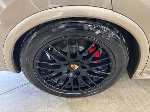 Used 2016 Porsche Cayenne GTS AWD/4WD image 31