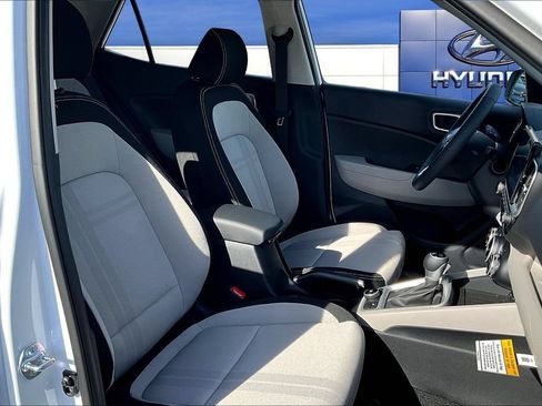 Used 2026 Hyundai Venue SEL FWD image 13