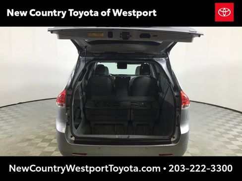 Used 2014 Toyota Sienna XLE image 21