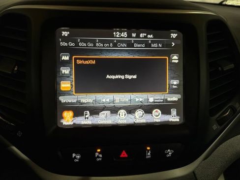 Used 2017 Jeep Cherokee Overland w/ Technology Group AWD/4WD image 23