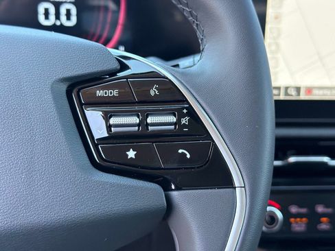 New 2026 Kia Niro EX FWD image 28