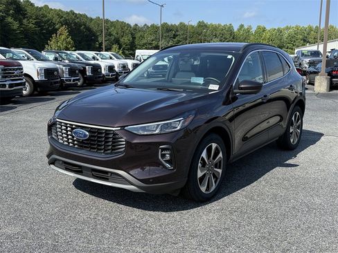 Used 2023 Ford Escape Platinum w/ Premium Technology Package image 3