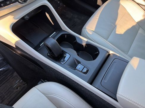 Used 2022 Volvo XC40 T5 Momentum w/ Premium Package image 29