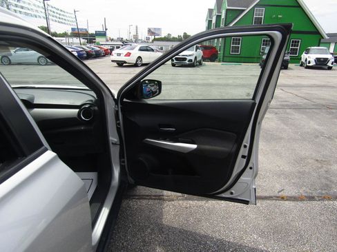 Used 2020 Nissan Kicks SV FWD image 22