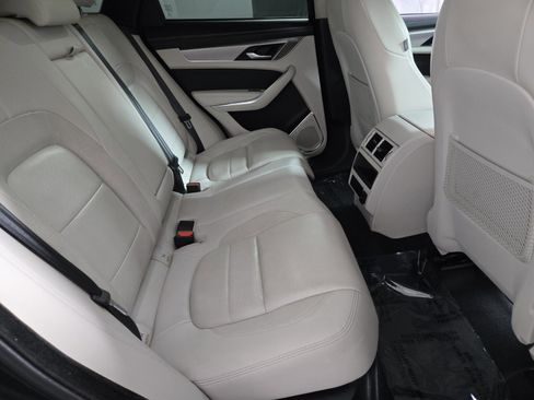 Used 2023 Jaguar F-PACE R-Dynamic S image 17