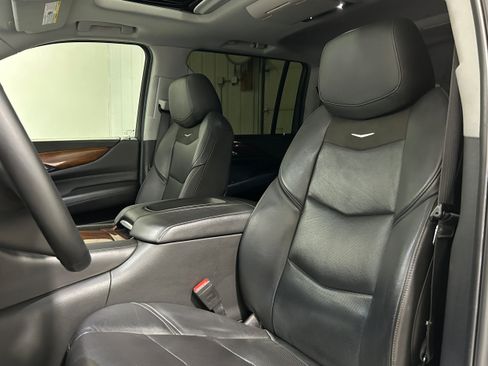 Used 2019 Cadillac Escalade ESV Premium Luxury AWD/4WD image 26