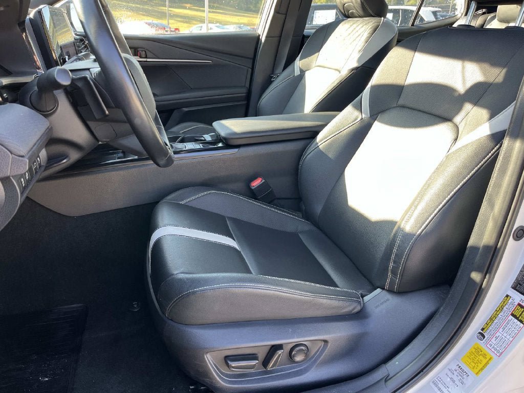 Used 2025 Toyota Camry SE FWD image 26