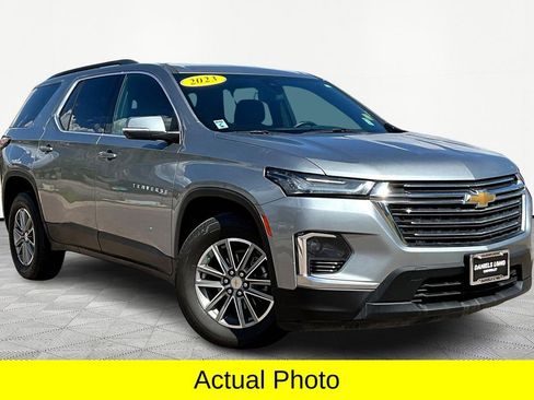 Used 2023 Chevrolet Traverse LT image 11