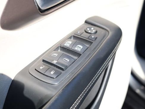 Used 2022 Chrysler Voyager LX FWD image 18