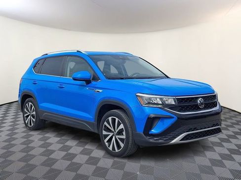 Used 2022 Volkswagen Taos SE image 1