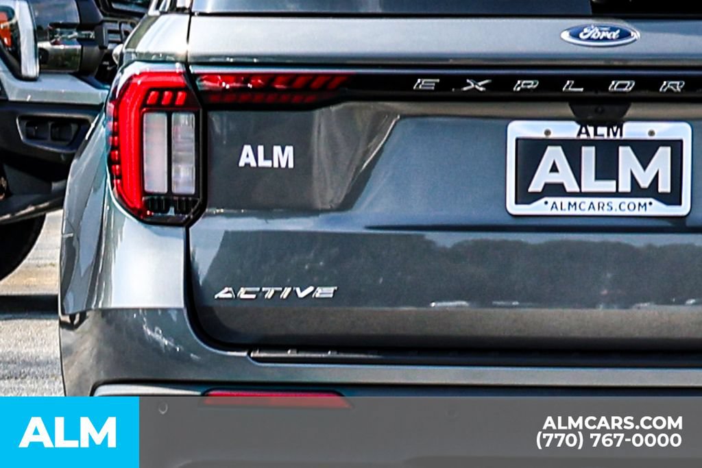 Used 2025 Ford Explorer Active RWD image 12