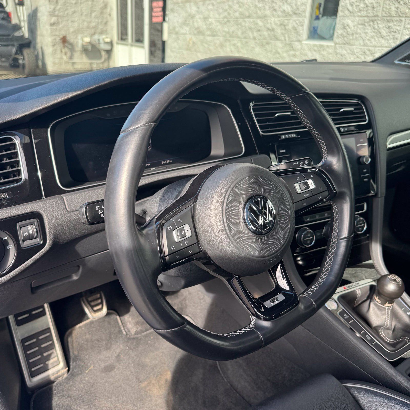 Used 2019 Volkswagen Golf R 4-Door AWD/4WD image 9