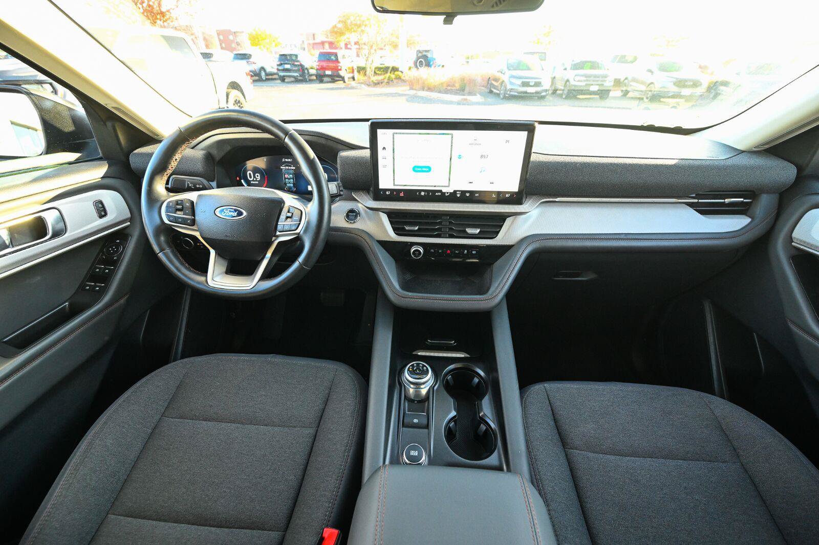 Used 2025 Ford Explorer Active AWD/4WD image 32