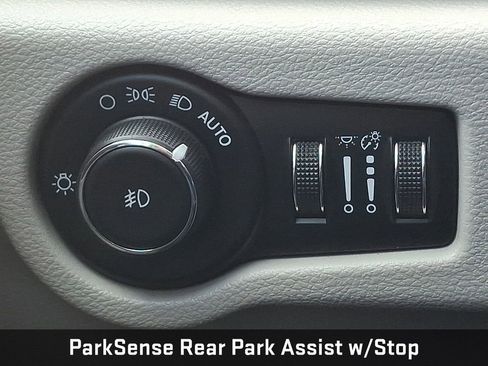 Used 2017 Chrysler Pacifica Touring-L image 28