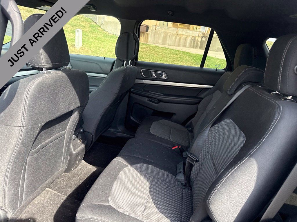 Used 2018 Ford Explorer XLT AWD/4WD image 13