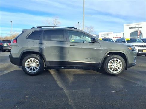 Certified 2022 Jeep Cherokee Latitude Lux w/ Sun & Sound Group image 2