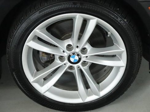 Used 2018 BMW 320i Sedan RWD image 12