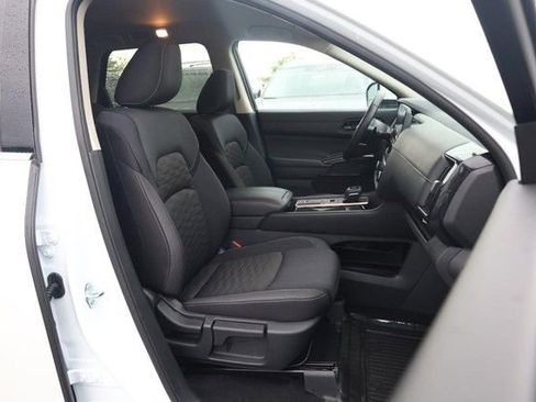 Certified 2025 Nissan Pathfinder SV FWD image 27