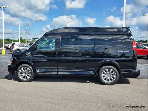 Used 2025 Chevrolet Express 2500 w/ Driver Convenience Package RWD image 24