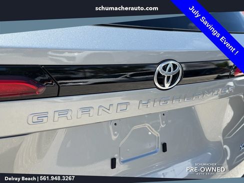 Used 2024 Toyota Grand Highlander AWD image 13