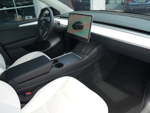Used 2022 Tesla Model Y Long Range AWD/4WD image 20