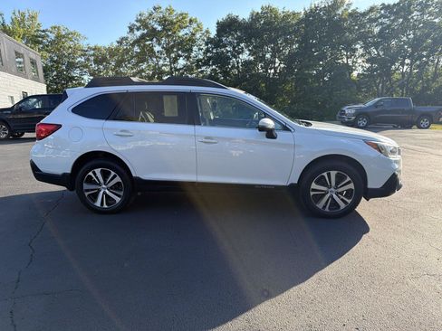 Used 2018 Subaru Outback 2.5i Limited AWD/4WD image 6
