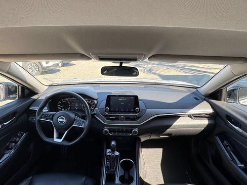 Used 2025 Nissan Altima 2.5 SR FWD image 34