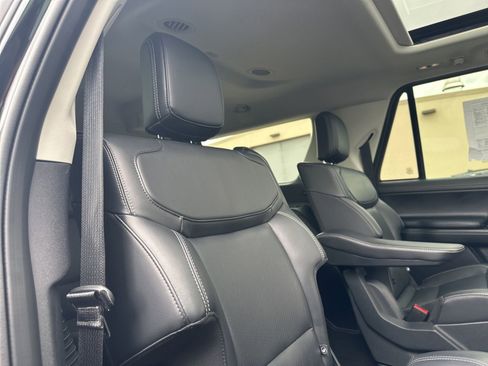 Used 2025 Ford Expedition Max Platinum AWD/4WD image 37
