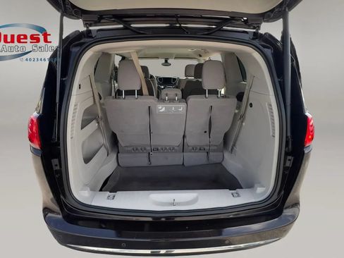 Used 2019 Chrysler Pacifica Touring Plus FWD image 8