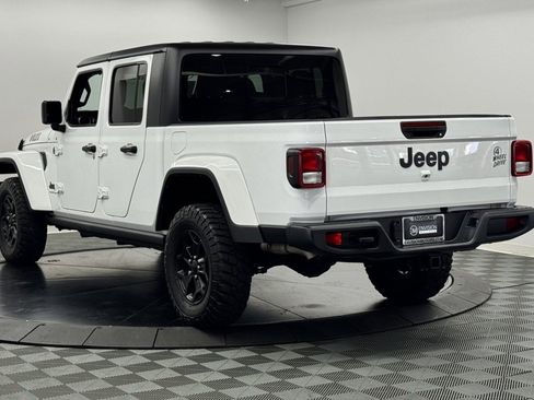 Used 2023 Jeep Gladiator Willys image 10