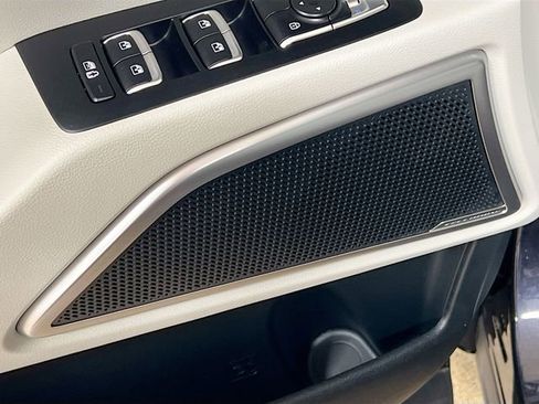 New 2025 Kia Telluride S image 19