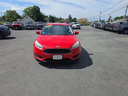 Used 2015 Ford Focus SE FWD image 2