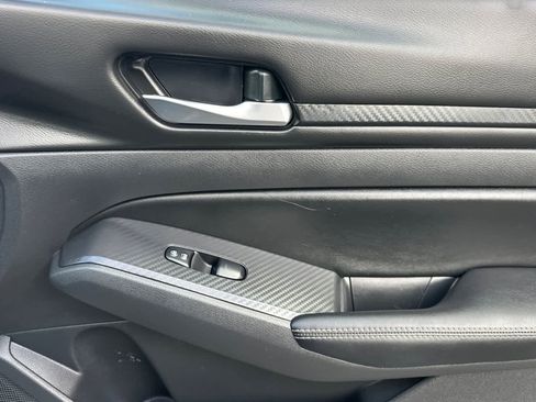 Used 2024 Nissan Altima 2.5 SV image 18