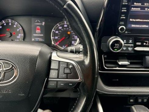 Used 2021 Toyota Highlander LE image 15
