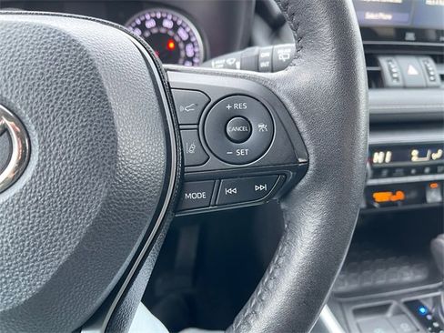 Used 2021 Toyota RAV4 XLE Premium image 21