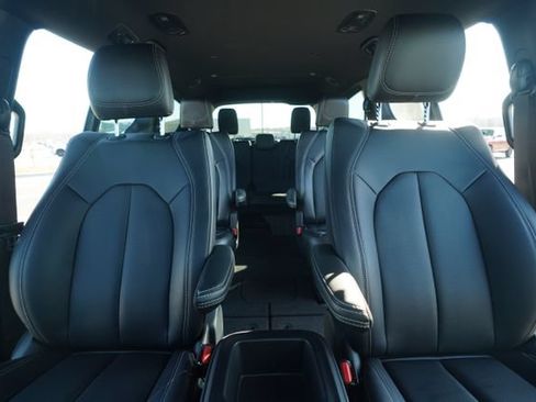 New 2026 Chrysler Pacifica Select FWD image 32