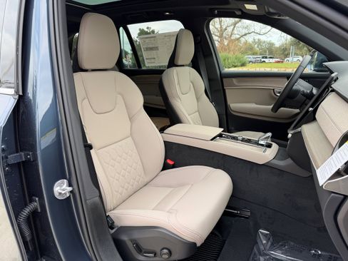 New 2026 Volvo XC90 T8 Plus w/ Protection Package Premier image 8