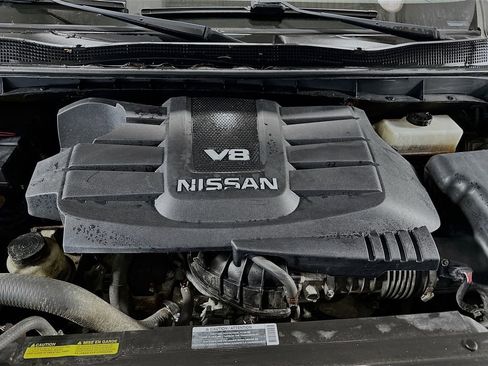 Used 2018 Nissan Titan Platinum Reserve image 29