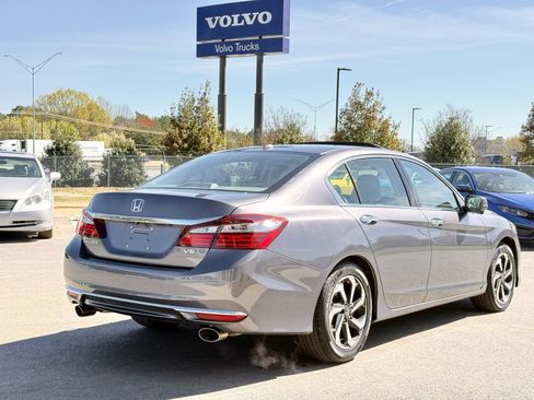 Used 2017 Honda Accord EX-L image 8
