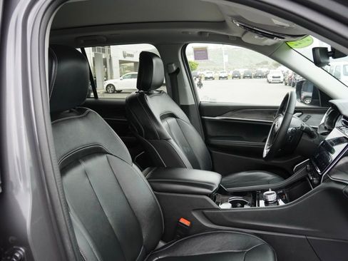 Used 2022 Jeep Grand Cherokee Limited image 23