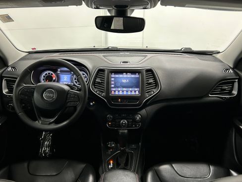 Used 2020 Jeep Cherokee Trailhawk w/ Comfort/Convenience Group AWD/4WD image 17