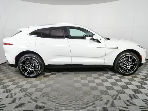 Used 2021 Aston Martin DBX AWD/4WD image 28