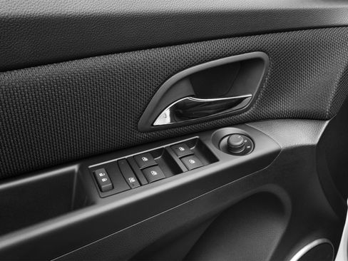 Used 2016 Chevrolet Cruze LT FWD image 14