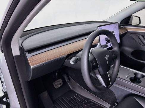 Used 2025 Tesla Model Y Long Range AWD/4WD image 4