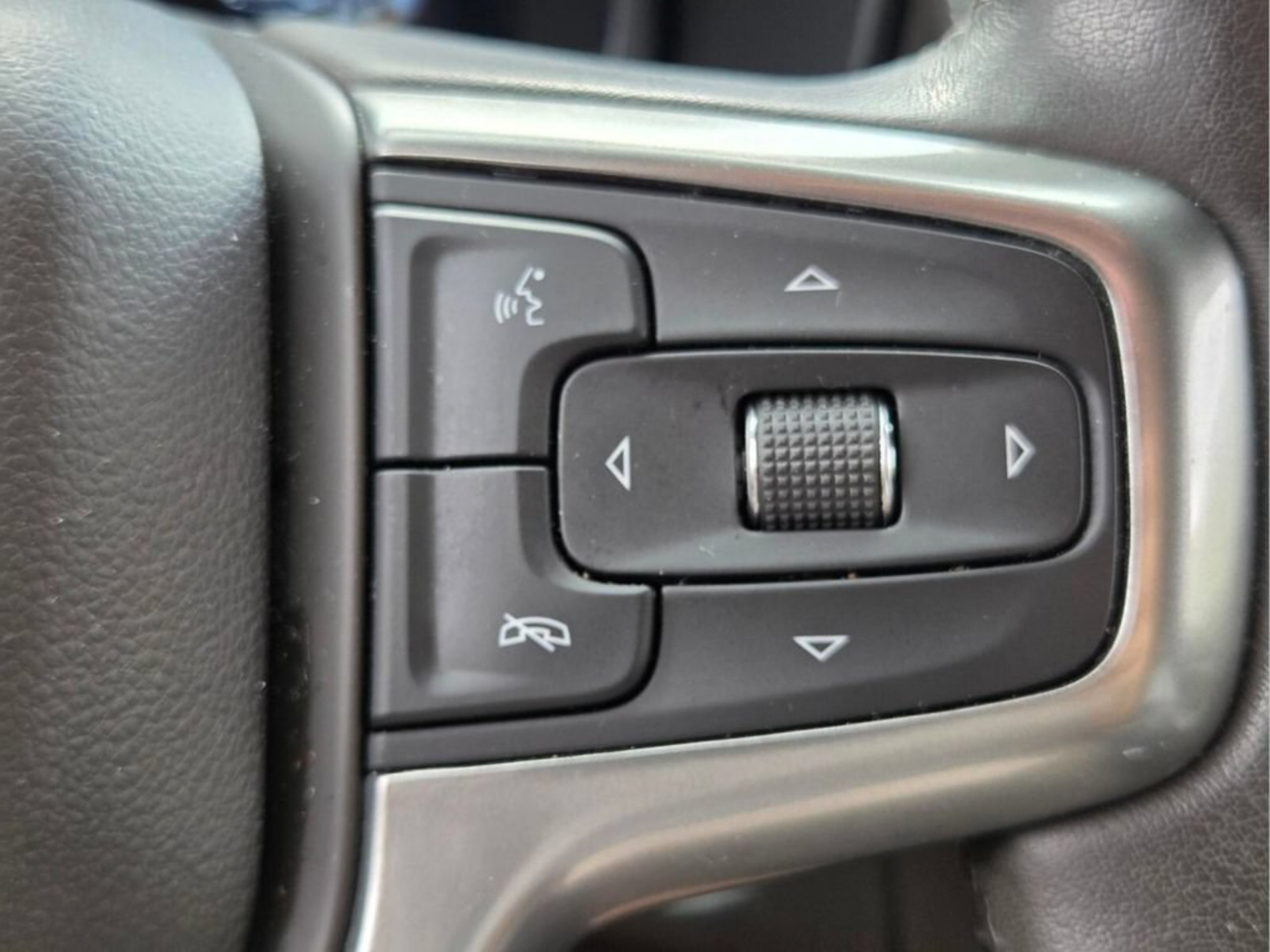 Used 2022 Chevrolet Tahoe LT w/ Luxury Package RWD image 25